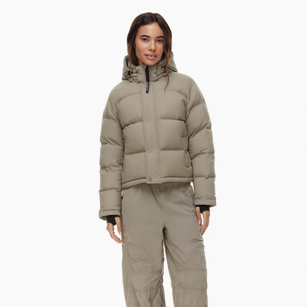 Aritzia Super Puff (Shorty) in Modern Taupe in 3XS